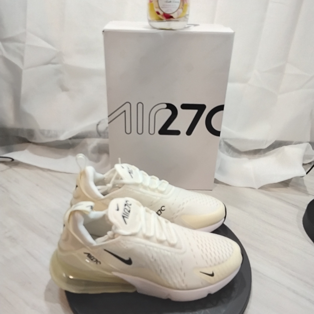 NEW Nike Womens Air Max 270 Cocounut Cream Yellow Translucent Air Unit Size 10 - Picture 2 of 12